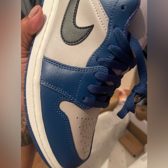 Woman’s - Picture 6 of 9